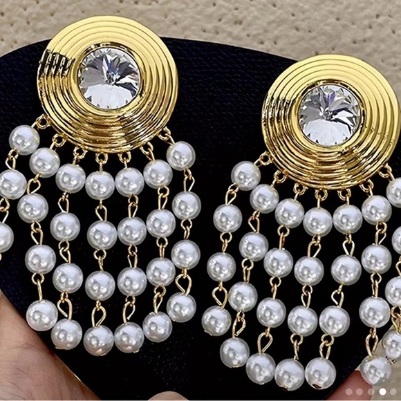 Elegant Gold and Pearl Dangle Earrings